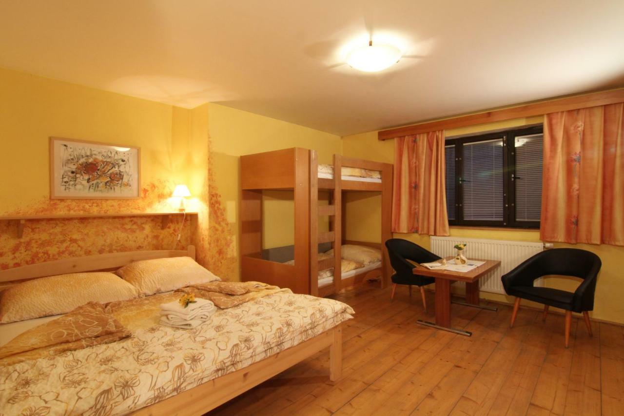 Penzion Na Kopečku Velké Karlovice Exterior foto